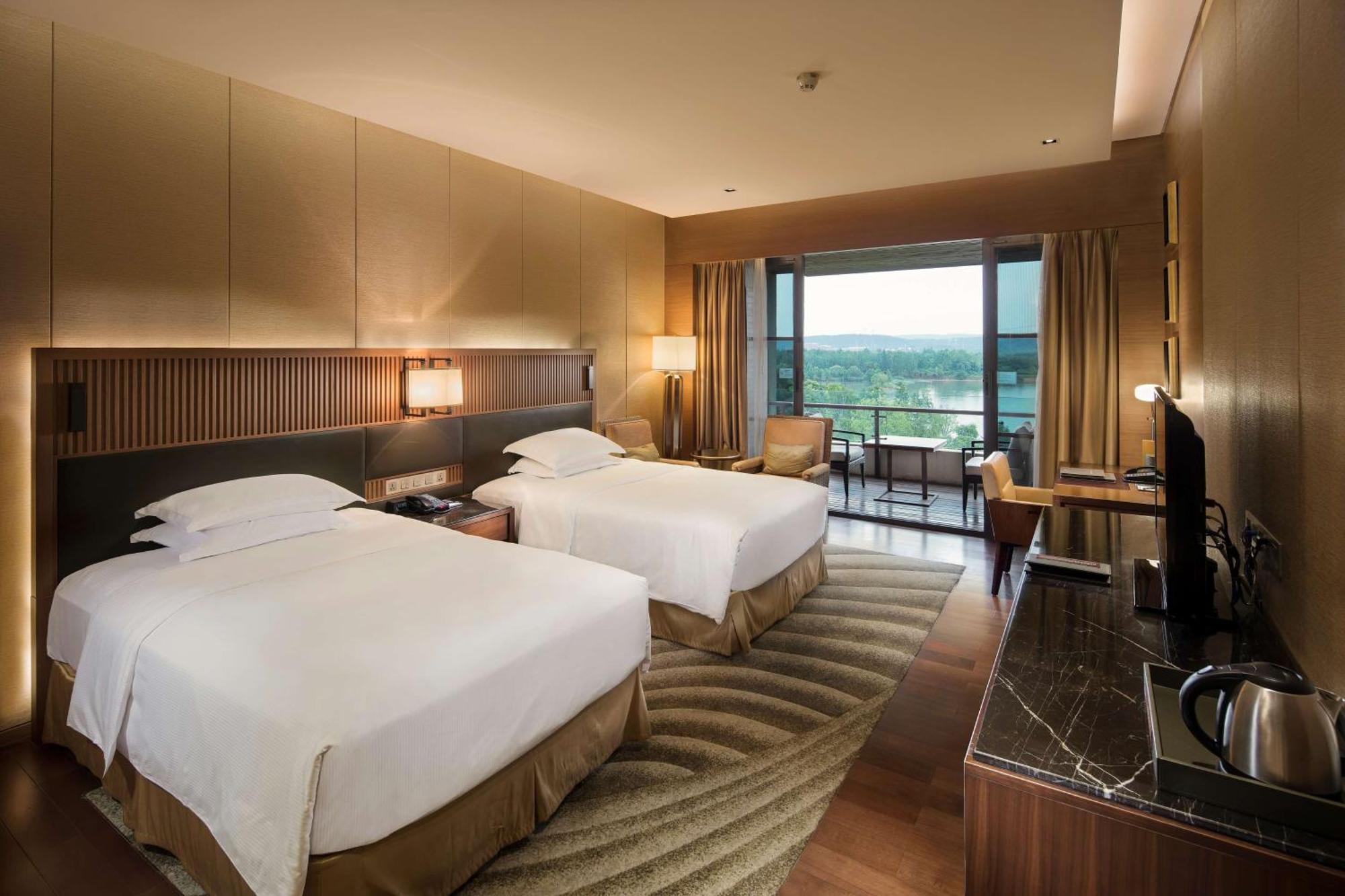 Hilton Wuhan Optics Valley Dış mekan fotoğraf